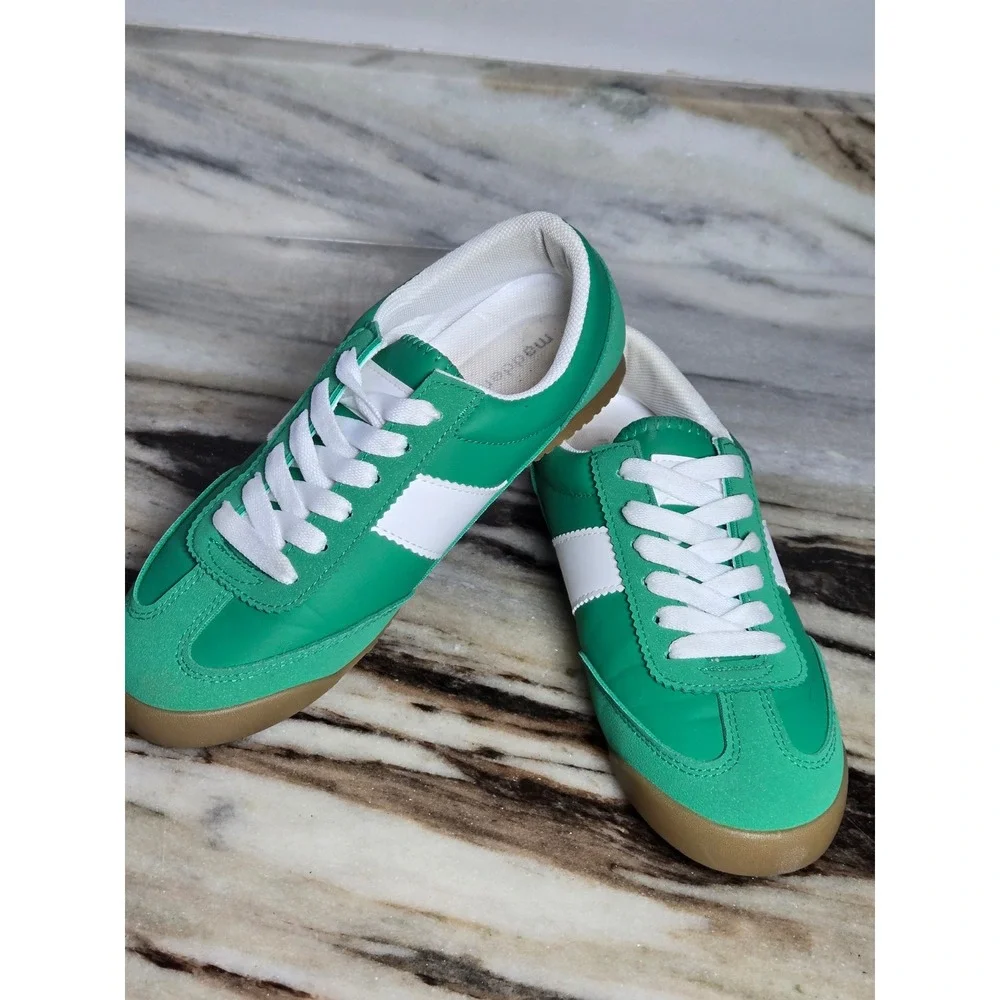 Madden Girl Green White Low Top Lace Up Sneakers Retro Gum Sole Shoes Size 7
